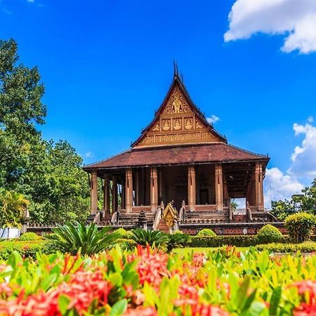 Lani'S House By The Ponds Hotel Vientiane Exterior photo