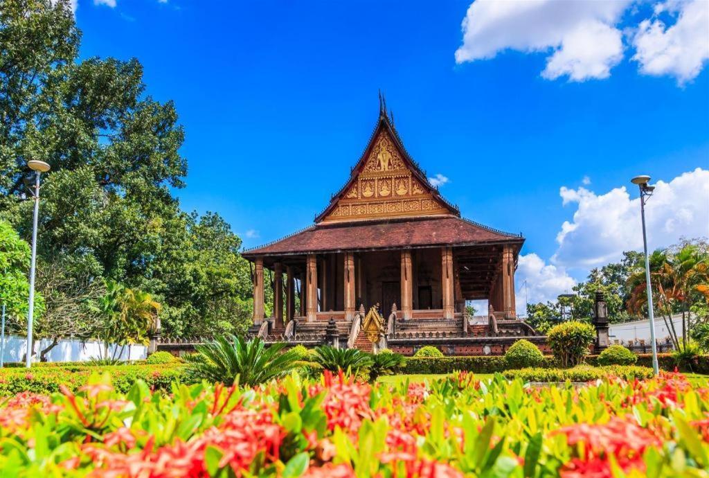 Lani'S House By The Ponds Hotel Vientiane Exterior photo