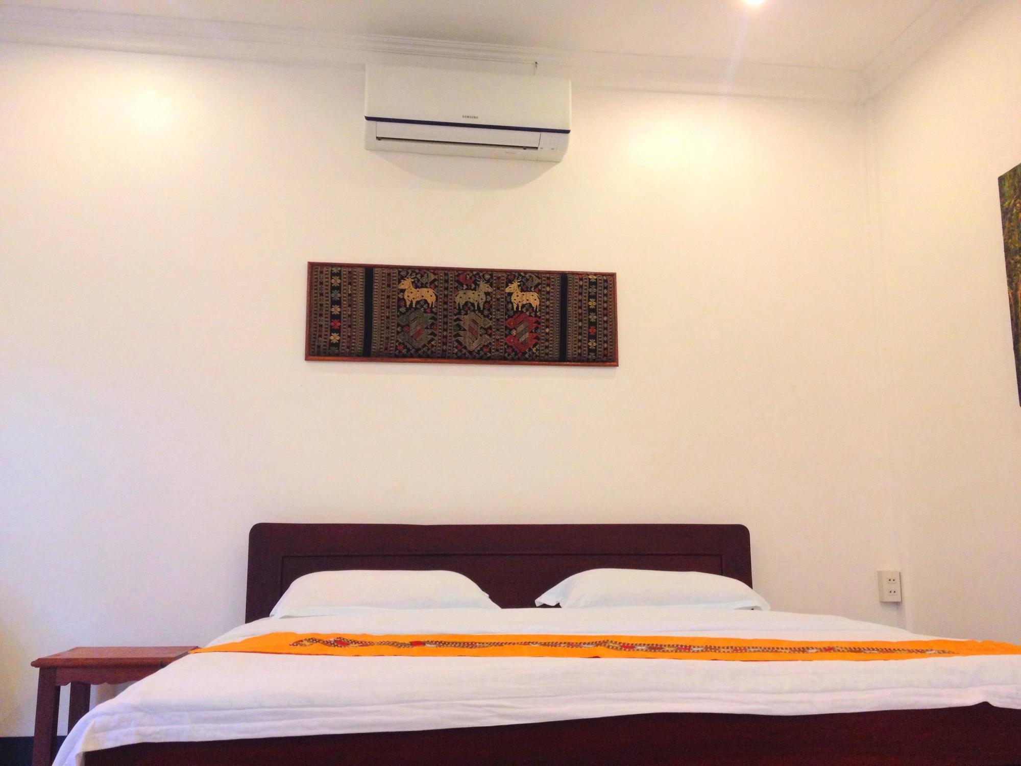 Lani'S House By The Ponds Hotel Vientiane Exterior photo