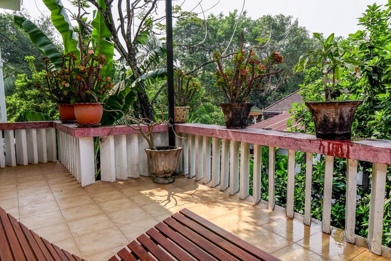 Lani'S House By The Ponds Hotel Vientiane Exterior photo